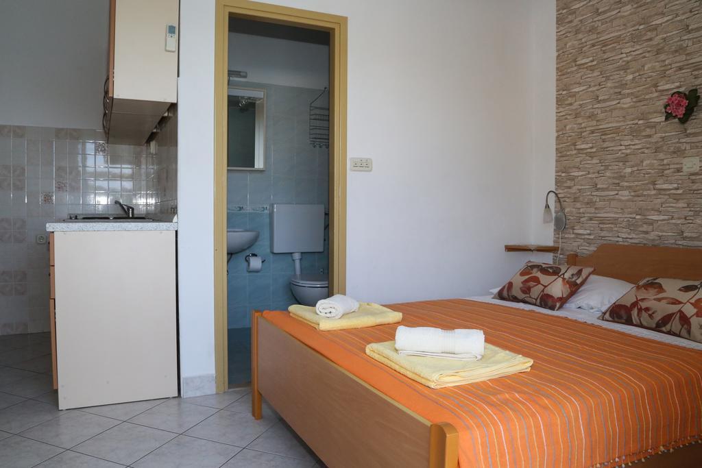 Apartments Dragica Milna  Exterior photo