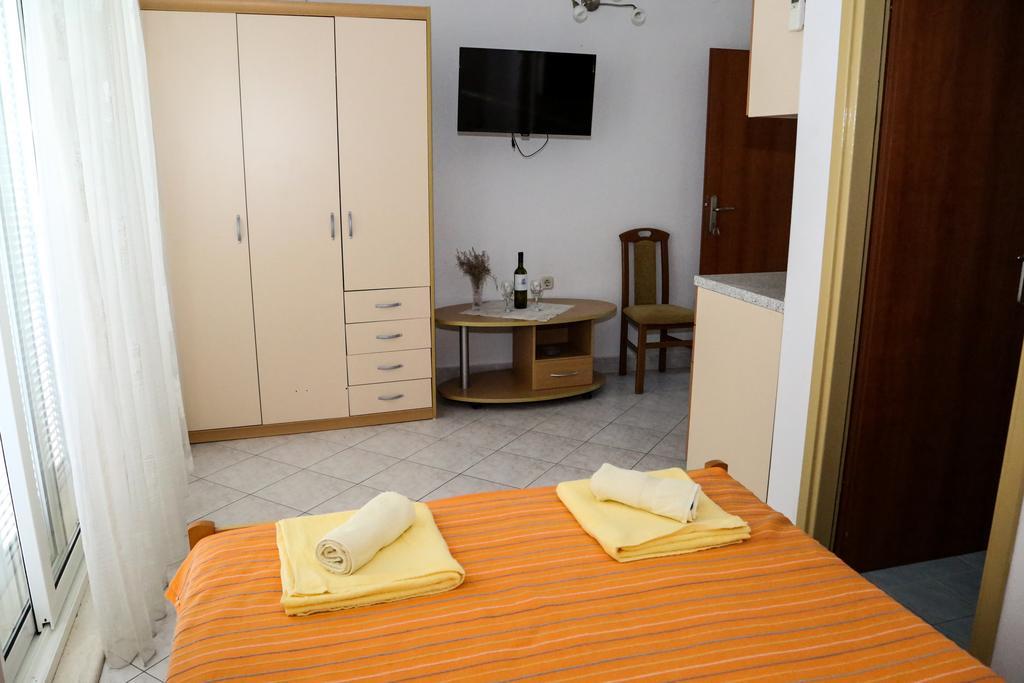 Apartments Dragica Milna  Exterior photo