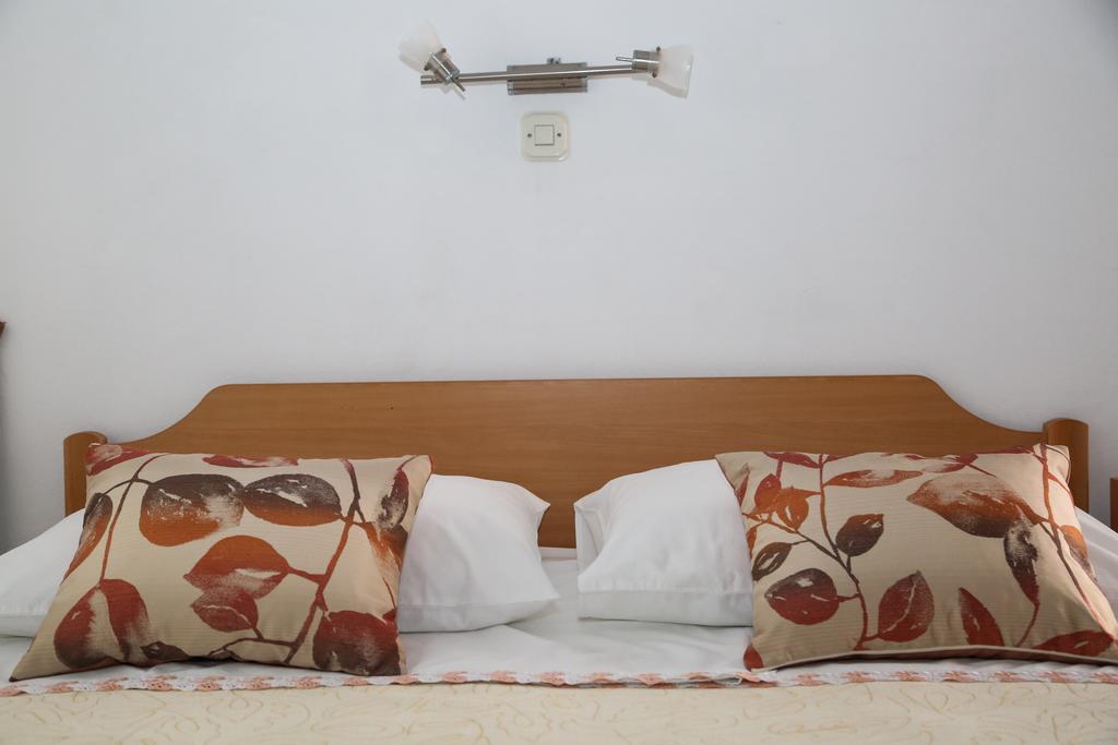 Apartments Dragica Milna  Exterior photo